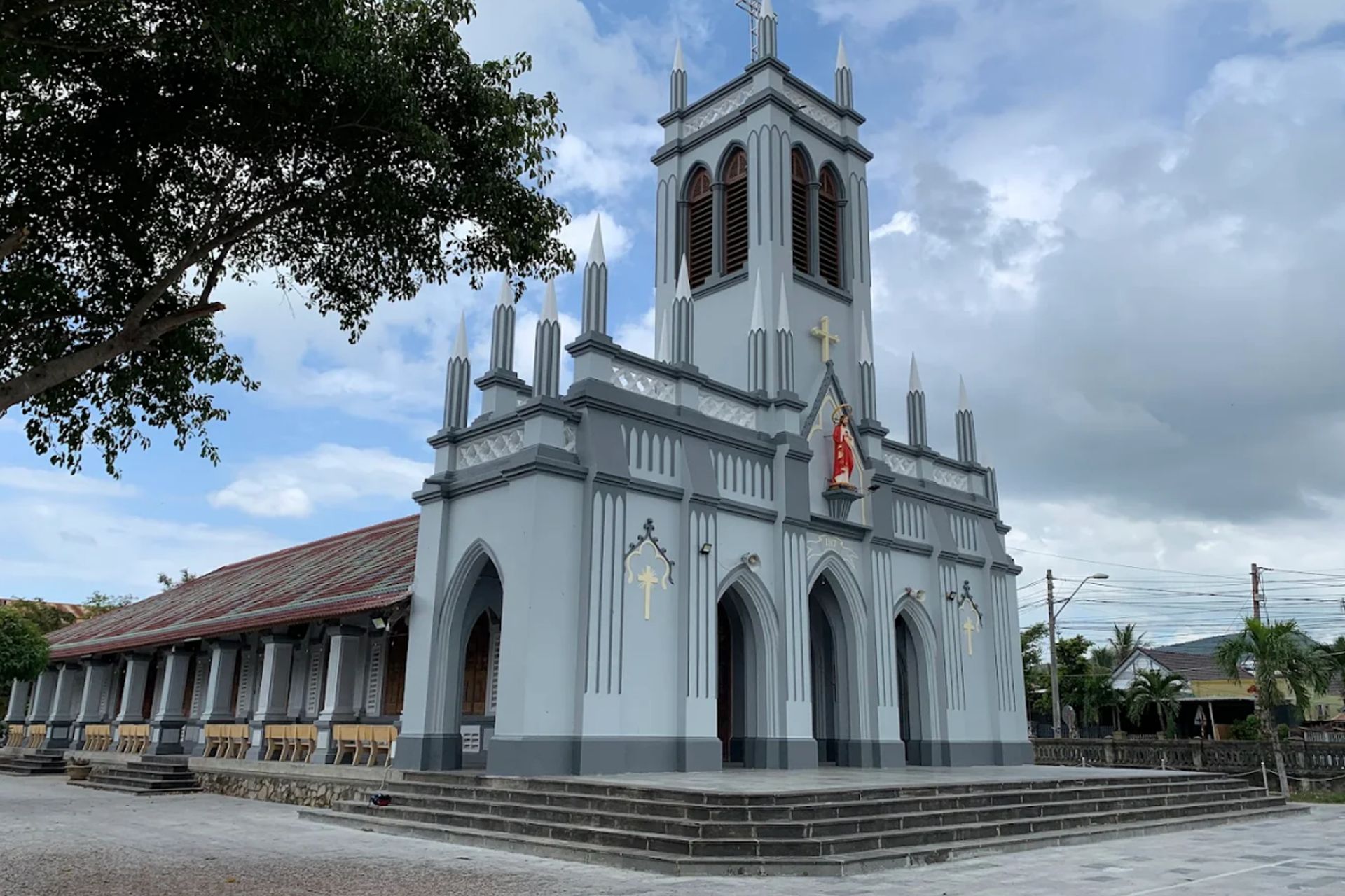 nhà thờ thánh sứ NEARBY EXPLORATION