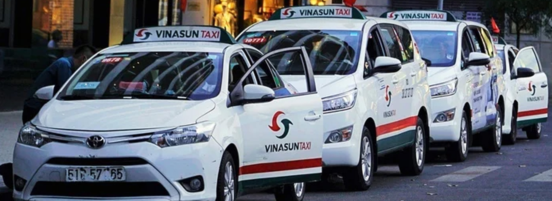 vina web GETTING AROUND